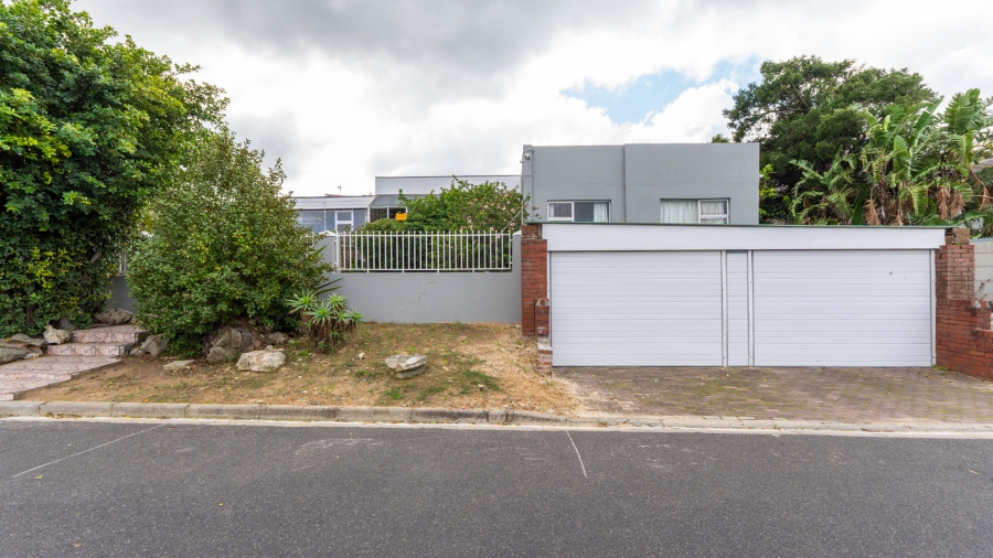 4 Bedroom Property for Sale in Loevenstein Western Cape